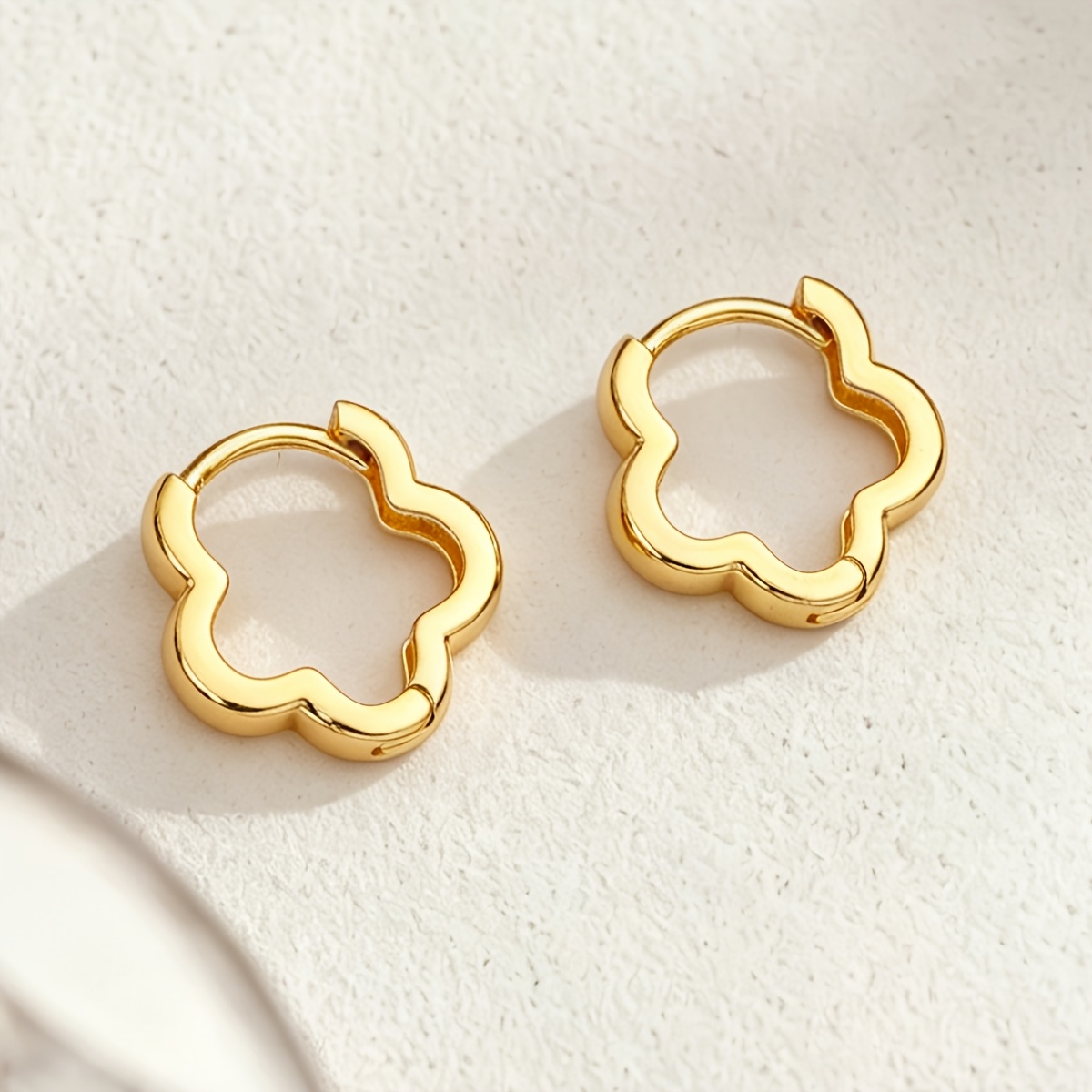 TEMU 1 Paire/2pcs Boucles d'Oreilles Tendance Faciles à Enfiler de à Feuilles, Boucle d'Oreille Huggie Florale , Bijoux Minimalistes Géométriques en