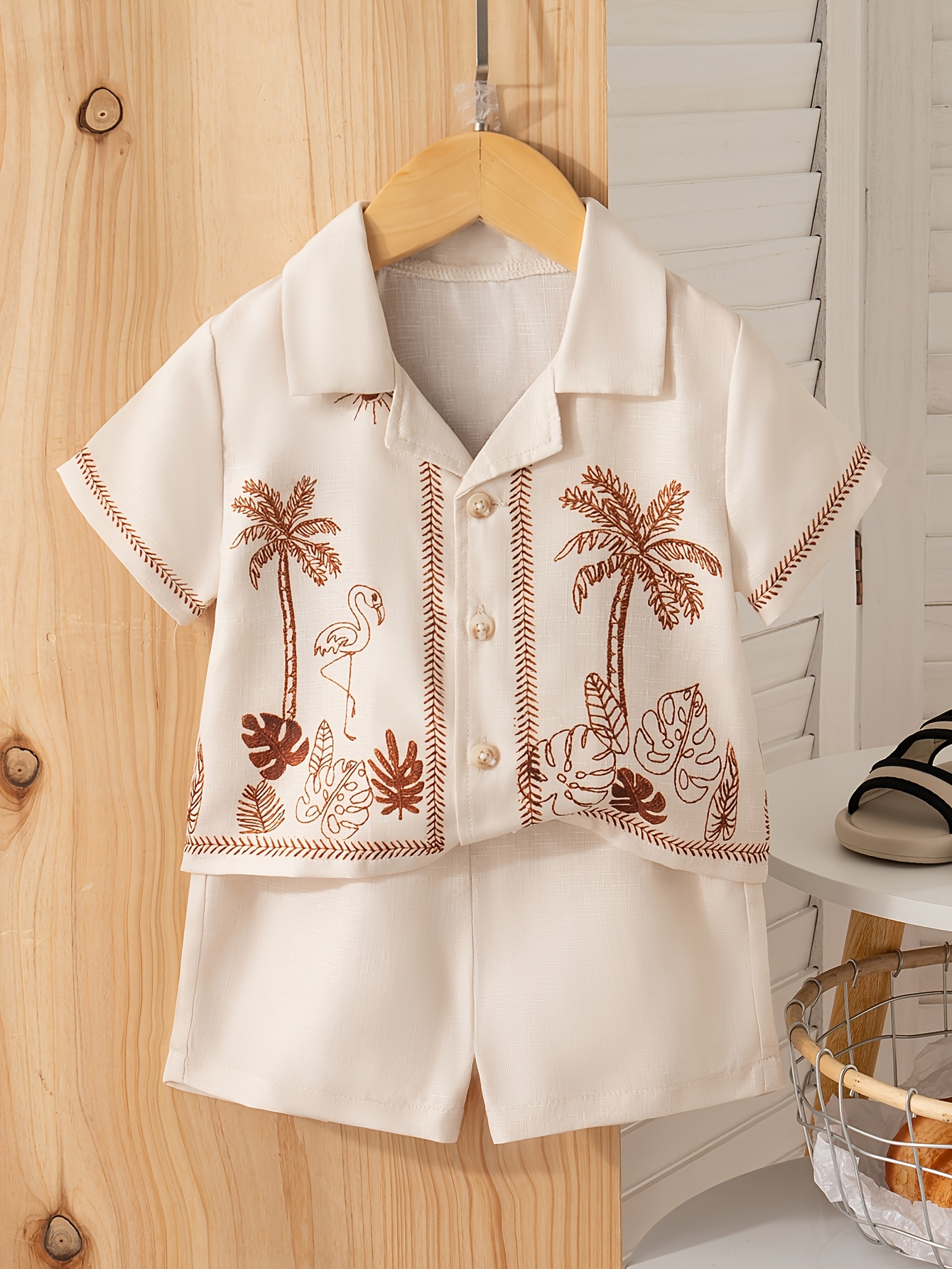 Boys' Short-Sleeved Shirt with Turned-Up Collar and Shorts Set in Vacation Style