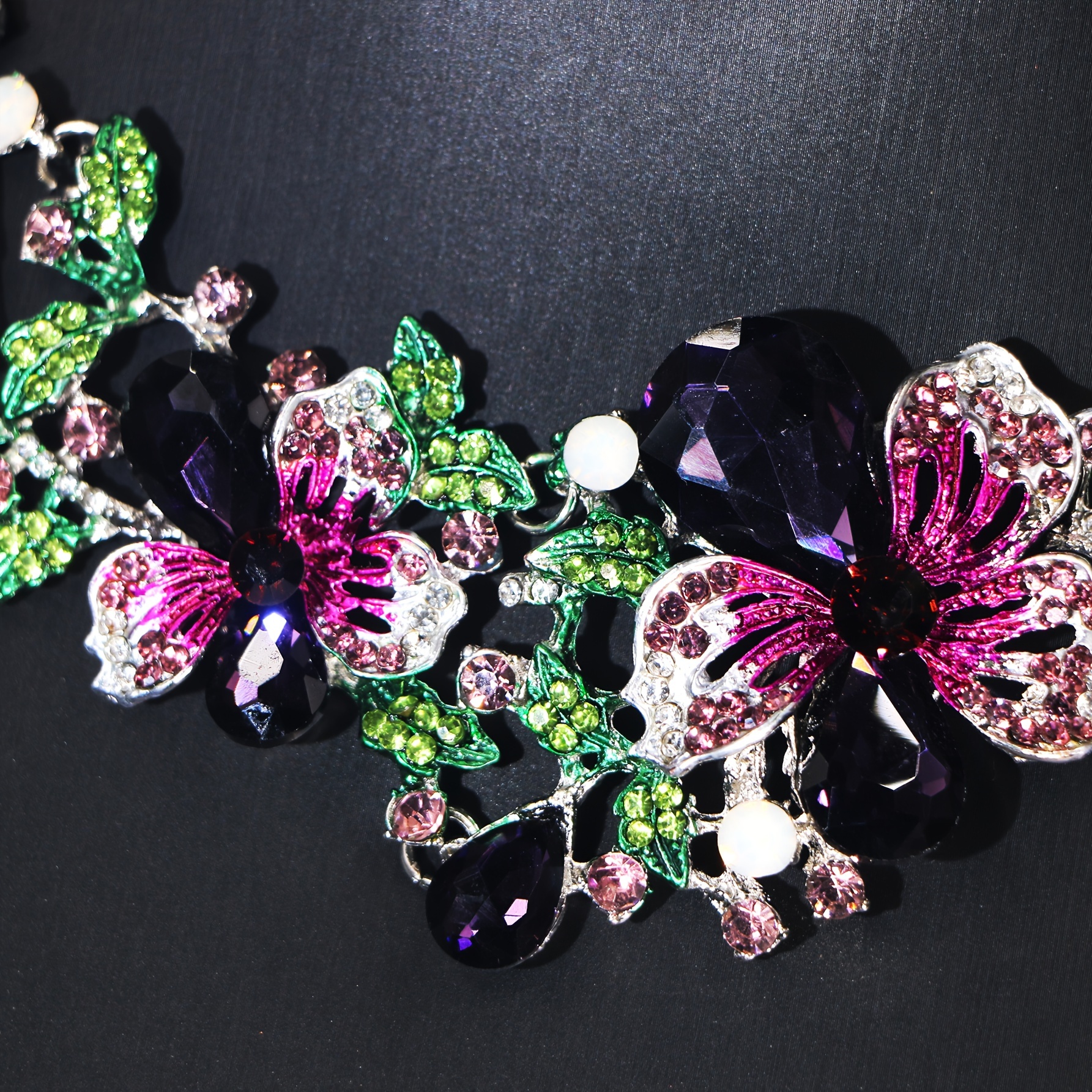 A Luxurious And Sparkling Floral Colored Necklace And Earring Set, Perfect for Brides, Wedding Jewelry, And Party Accessories with a Bling Effect.