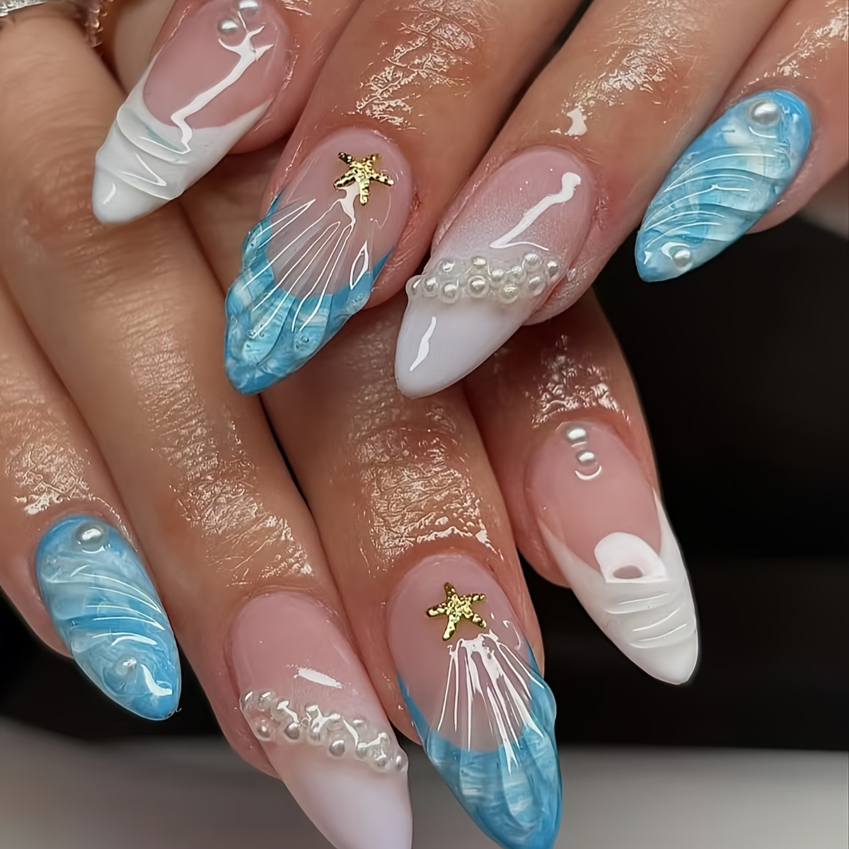 E-shop 24 Stück Exquisite Tropfen Kurze Aufdrück-Nägel, Premium Französische Weiße Farbverlauf Blau Serie Sommer Weiße Perlen Besetzt Etc. Schönes