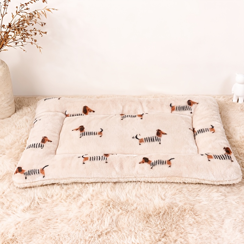 Image of 1pc Winter Plush Dachshund Pet Sleeping Mat, Reversible, Cute Animal Pattern, Used As A Cover Or Mat, Pet Nest, Soft Pet Bed, Washable, Suitable For Small To Large Cats And Dogs