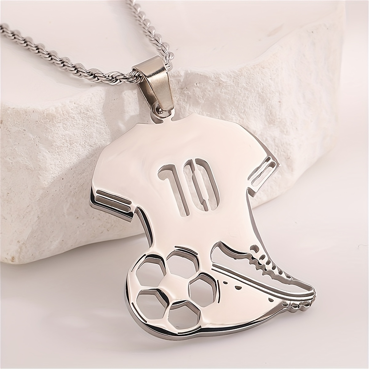 TEMU Un collier pendentif unique en acier inoxydable de maillot de foot avec le numéro "10" - un cadeau idéal et unique pour les passionnés de sport,