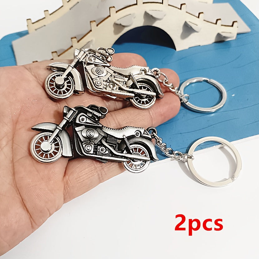 E-shop 2er-Set Gemischte Farben Legierung Motorradanhänger mit Drehbaren Rädern Herren Schlüsselanhänger für Geburtstage, Weihnachten, Vatertag und