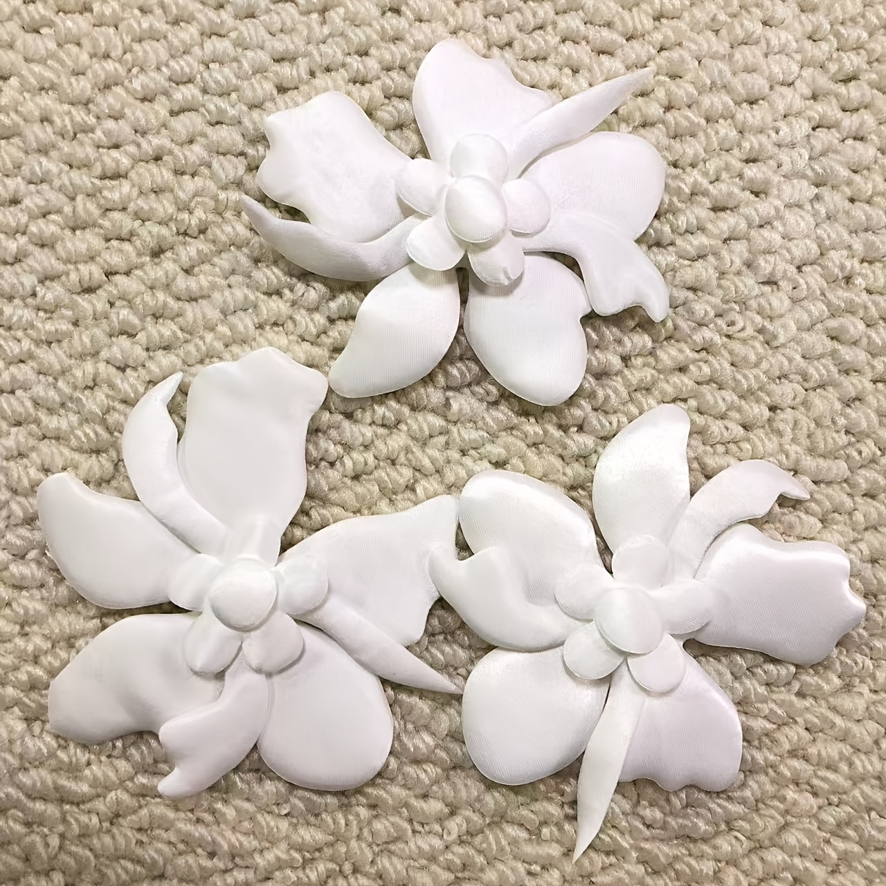 TEMU 3pcs 3 White Satin Glossy Flowers Suitable For Sewing, Irregular Shaped Realistic Patches For Clothing, Hats, Bags, Curtain & - Glossy Satin For
