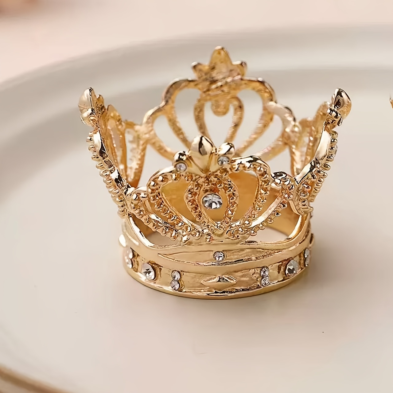 4pcs Golden And Silvery Crown Napkin Rings, Elegant Table Decorations For High-end Hotel Dinners, Weddings, And Romantic Candlelight Gatherings