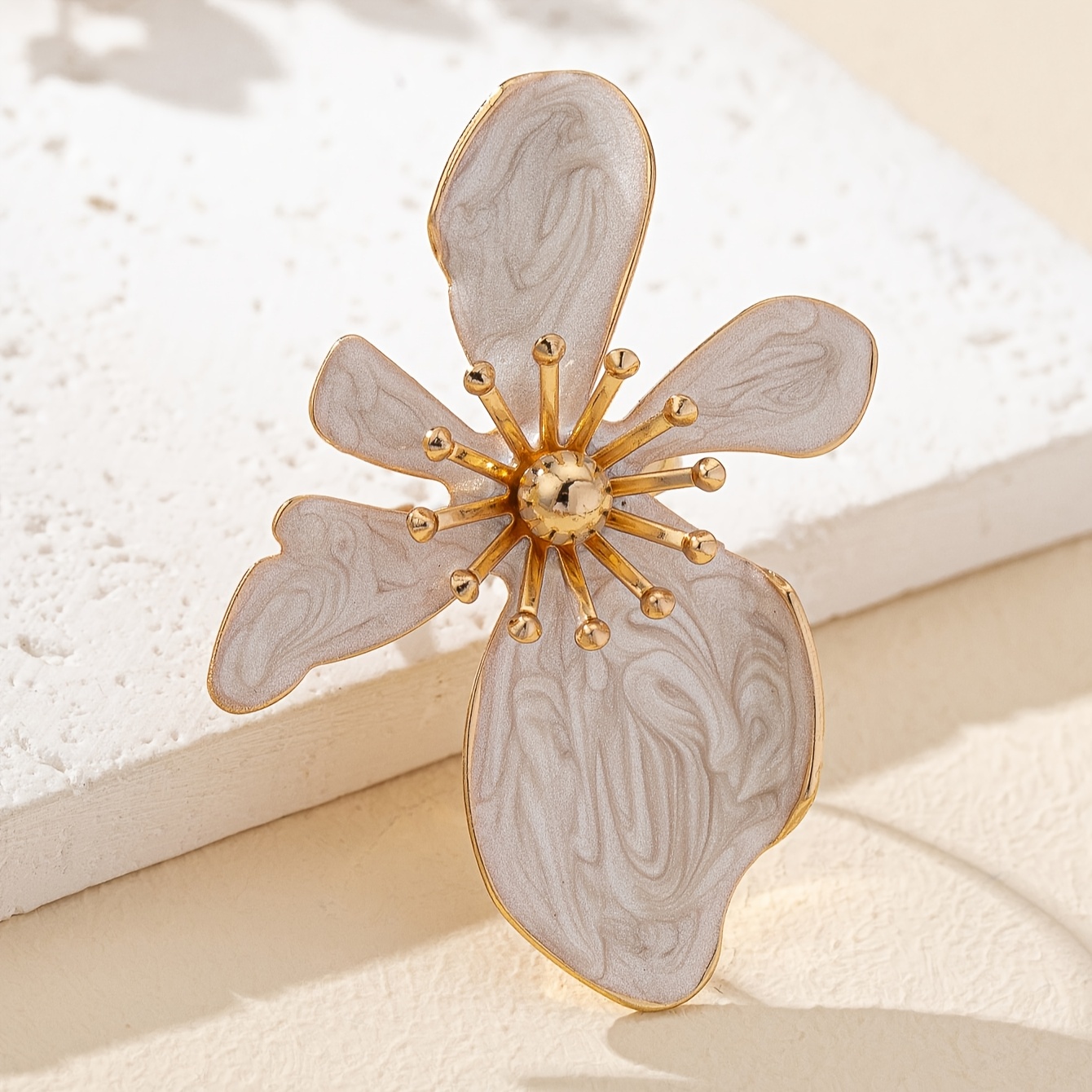 A Stylish And Sexy Enamel Flower Ring With An , Perfect For Women's Everyday Vacation Party Outfits
