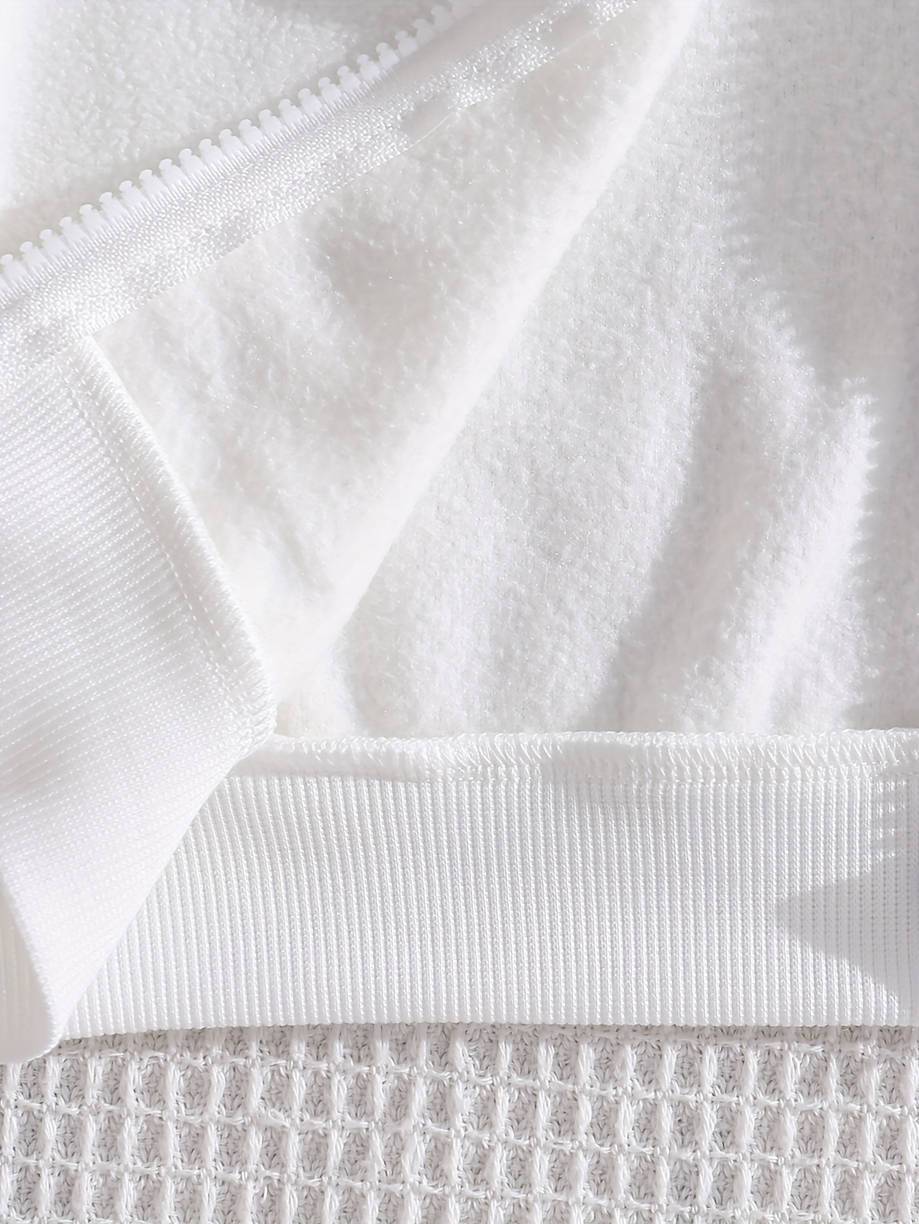 nieuwe herfst- en winteroutfit in sportieve stijl voor babyjongens