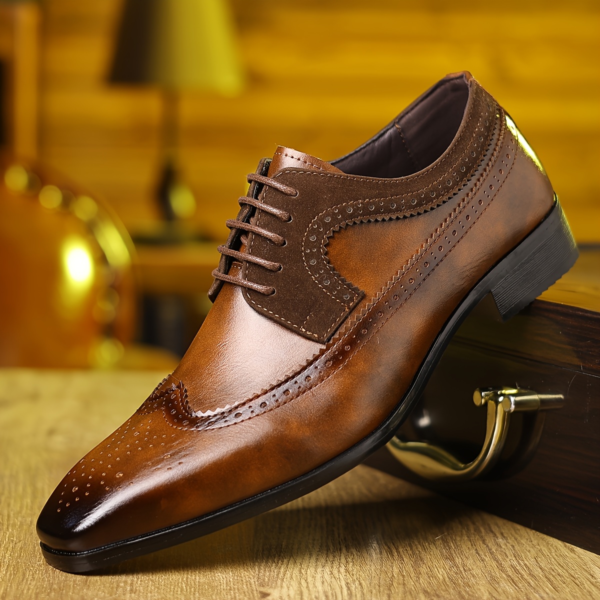 Chaussures d'affaires décontractées pour hommes avec un design décoratif, respirantes et confortables, un indispensable pour les élites du monde du travail