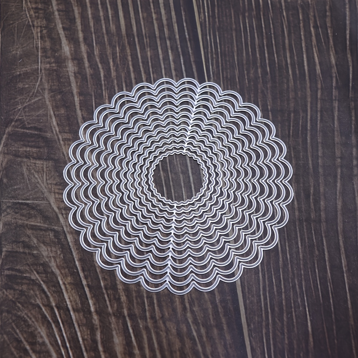 A Cutting And Embossing Knife Mold For