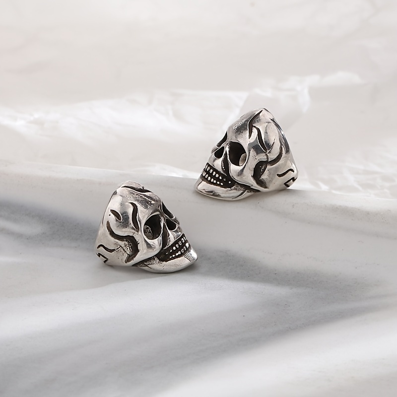 Vintage Punk Skull Ear Cuff — Unisex Non-Pierced Design