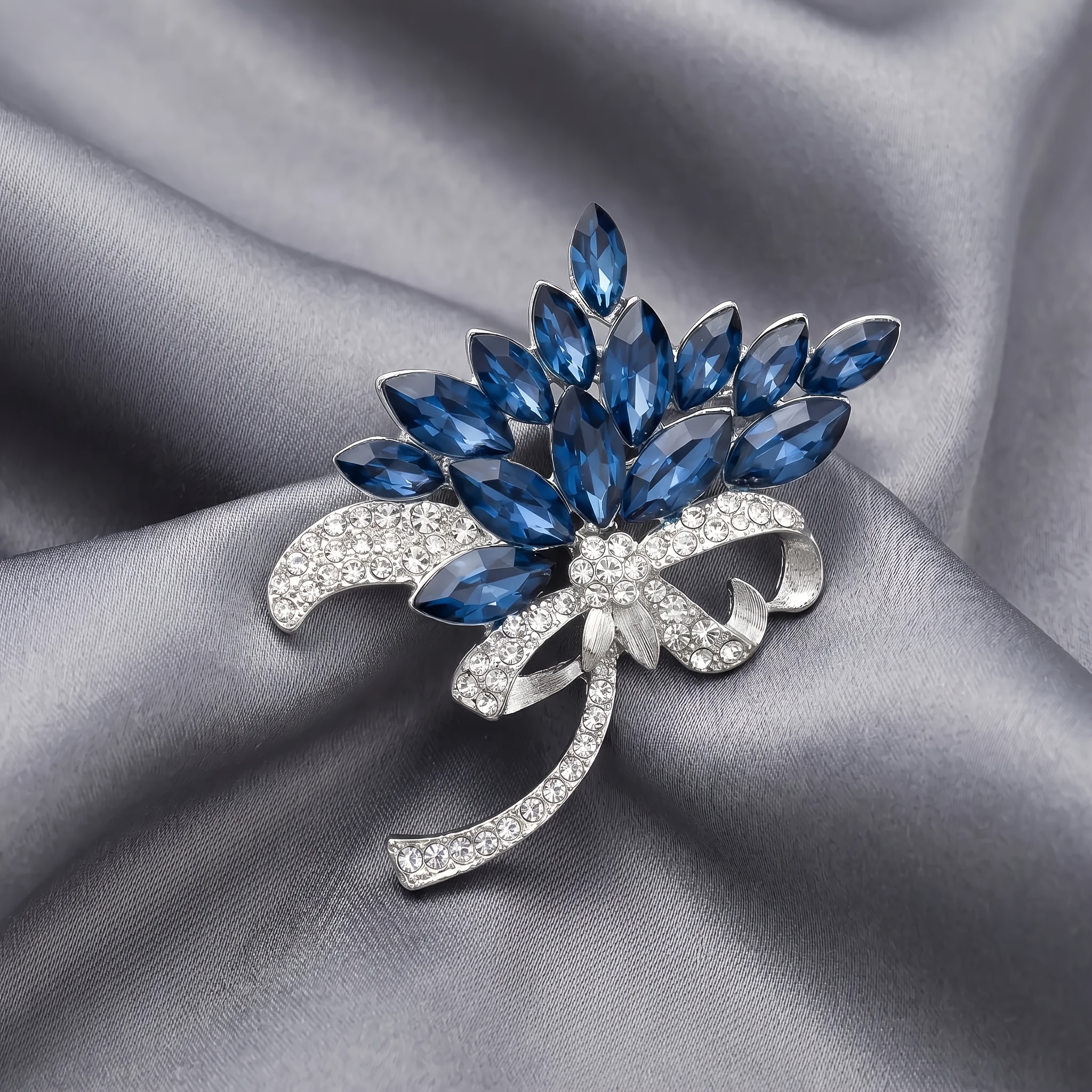 Image of An Elegant Vintage Multi-layered Rhinestone Brooch With A Fashionable And Minimalist Style, With Blue Vintage Chest Flower Accessories, Suitable For Women