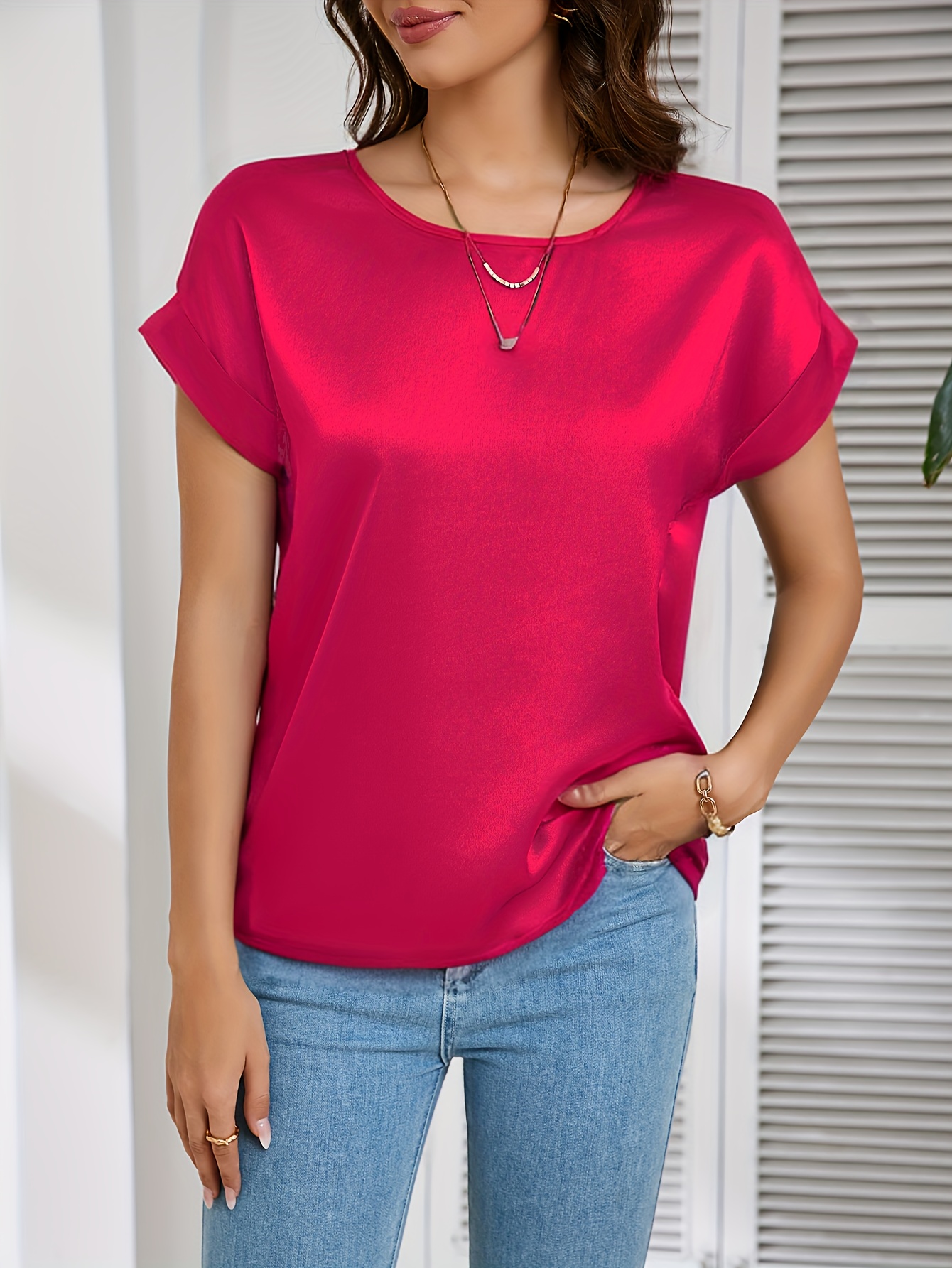 Elegantly Styled Versatile Short-sleeved T-shirt With A Simple And Fashionable Design