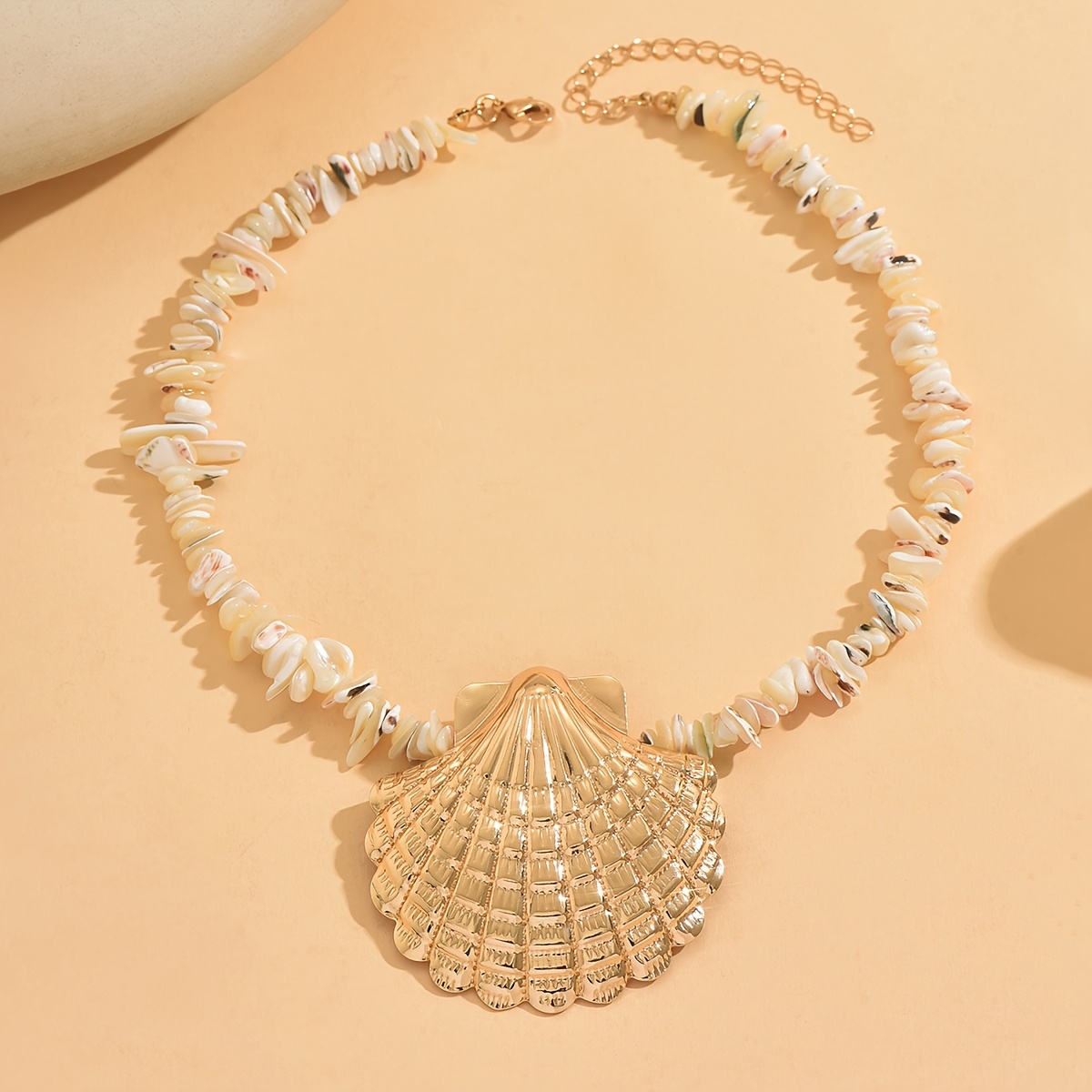 TEMU Un collier unique avec un grand pendentif de en de perles irrégulières, parfait . Il convient à un , aux réunions ou aux sorties romantiques. La