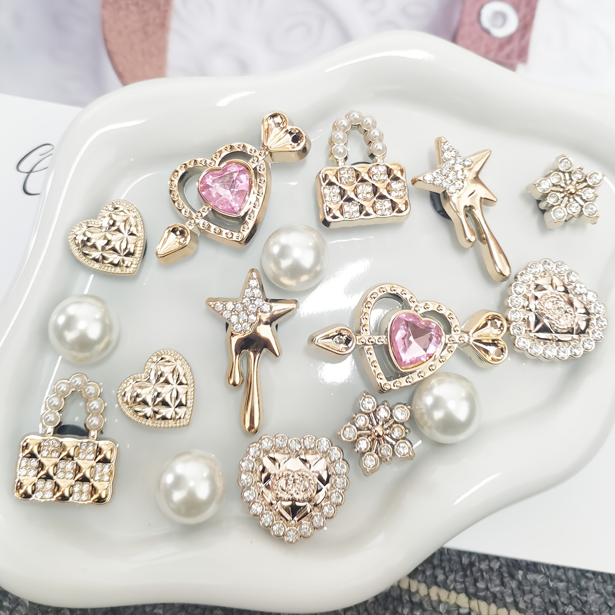 E-shop 16 Stück Goldene Bling Schmetterling Herzform Schuh Charms Strass Schwan Schuh Dekorationen Wunderschöne Künstliche Perle Handtasche Schuh