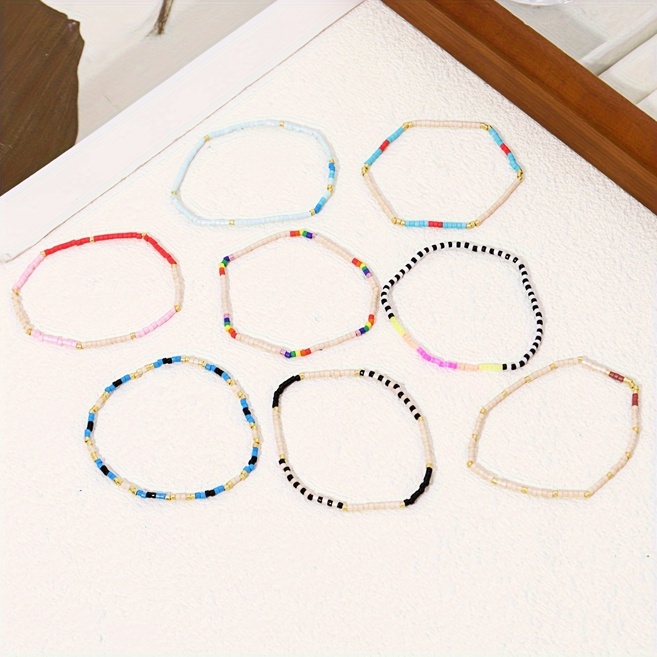 E-shop 8er-Set Bohemian Perlenarmbänder - Bunte Handgemachte Stretch-Mehrschicht-Armbänder, Ideal für Party- und Urlaubsaccessoires, Perfektes Geschenk