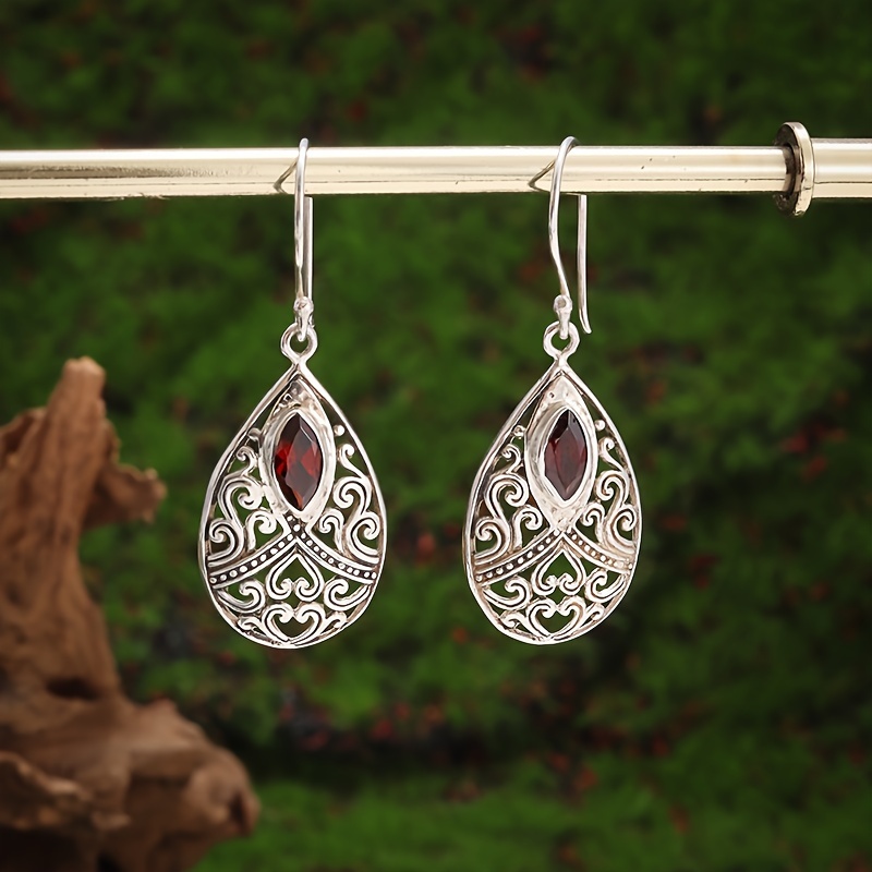 

Boucles D'oreilles Rétro En Forme de Goutte D'eau, Avec Incrustation de Zircone Cubique Rouge