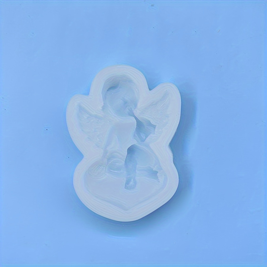 Image of -shaped Silicone Mold 1pc Sitting On Heart