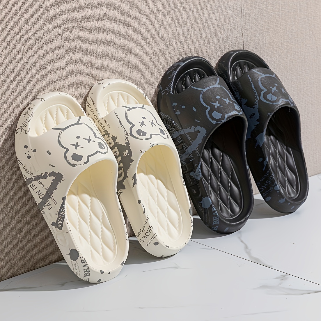 

Unisex Casual Graffiti Bear Slides, Material, Slip-on Open Toe Low Heel Summer Slippers For Indoor Home Bathroom, , Cartoon Pattern, Random Printing Design - It-5916