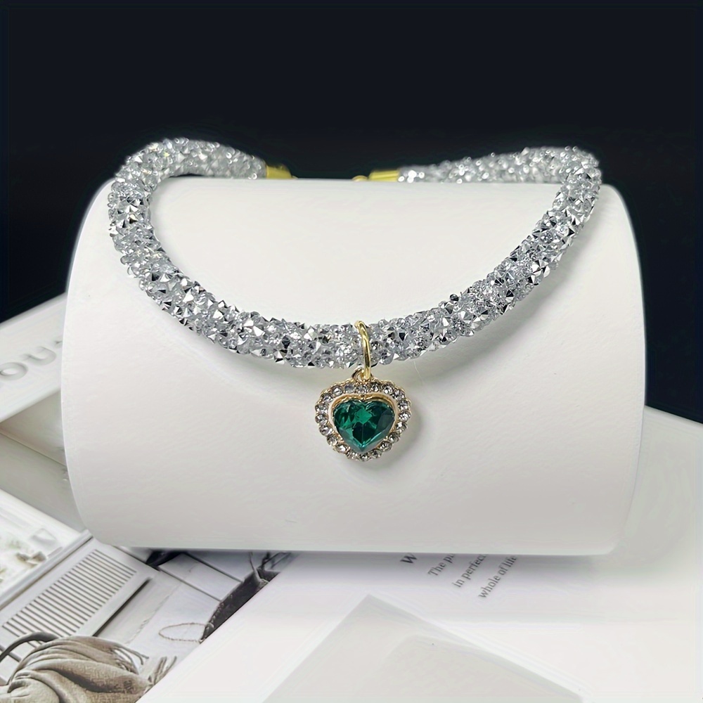 TEMU Collier avec collier pour chat cool et , pendentif cœur incrusté de strass, accessoires de vêtements pour chiens