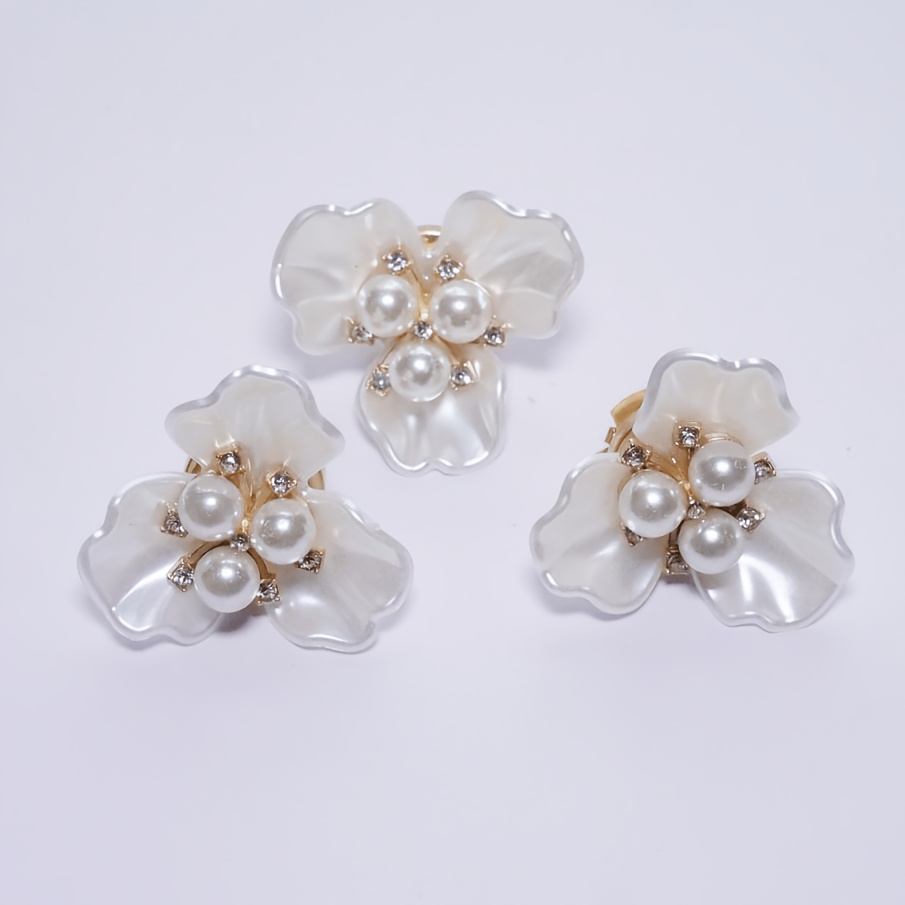 E-shop Elegantes Blumenknopf-Set mit 3D-Blumen- & Strass-Akzent - Edelstahl & Silikon, Nahtlose Installation, für Hemden & Kleider, Ideales