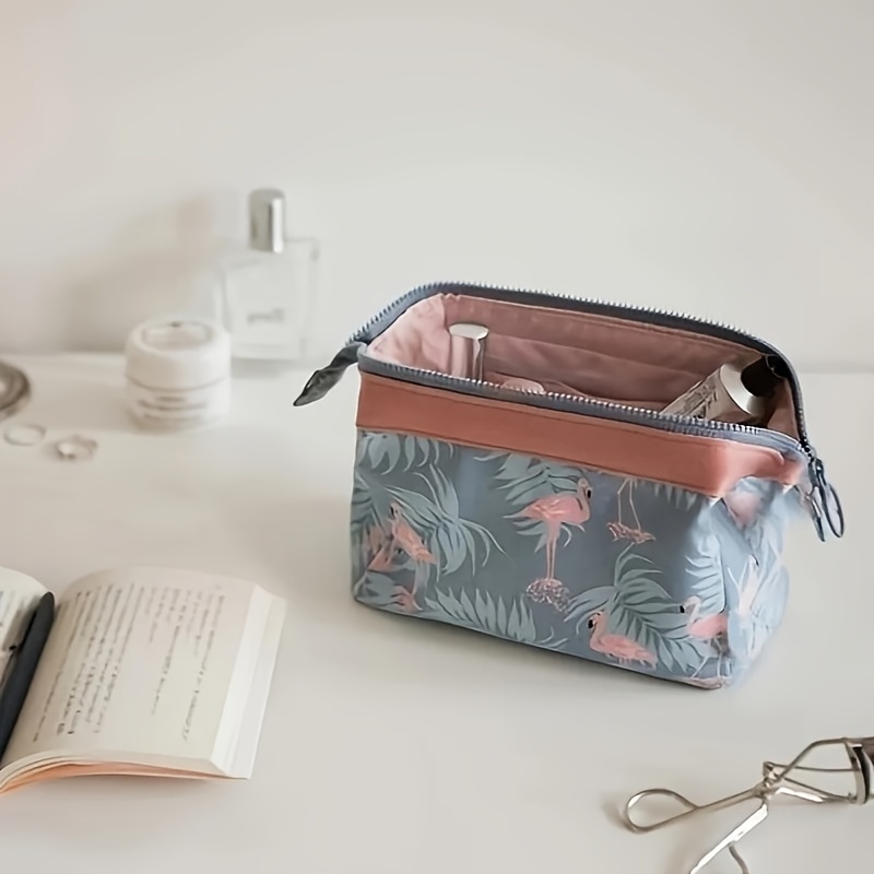 

A Travel Makeup Bag, Pencil Case, Zippered, Lightweight, Souvenirs, Suitable For Cosmetics, Digital Products, Wallets, And Used As A Large Capacity Travel Toiletry Bag Or Handbag.