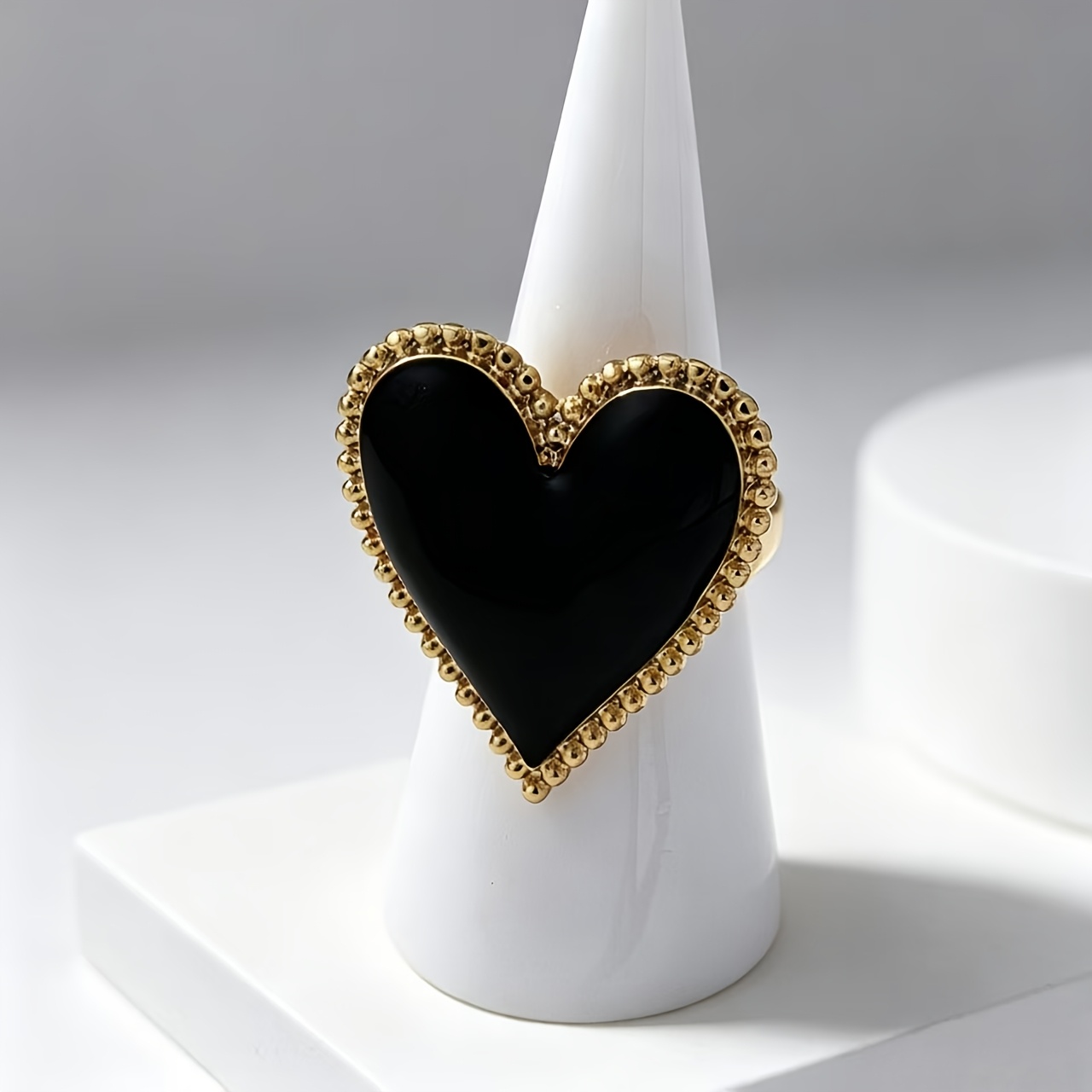 Retro Romantic Elegant Black Dripping Heart Ring