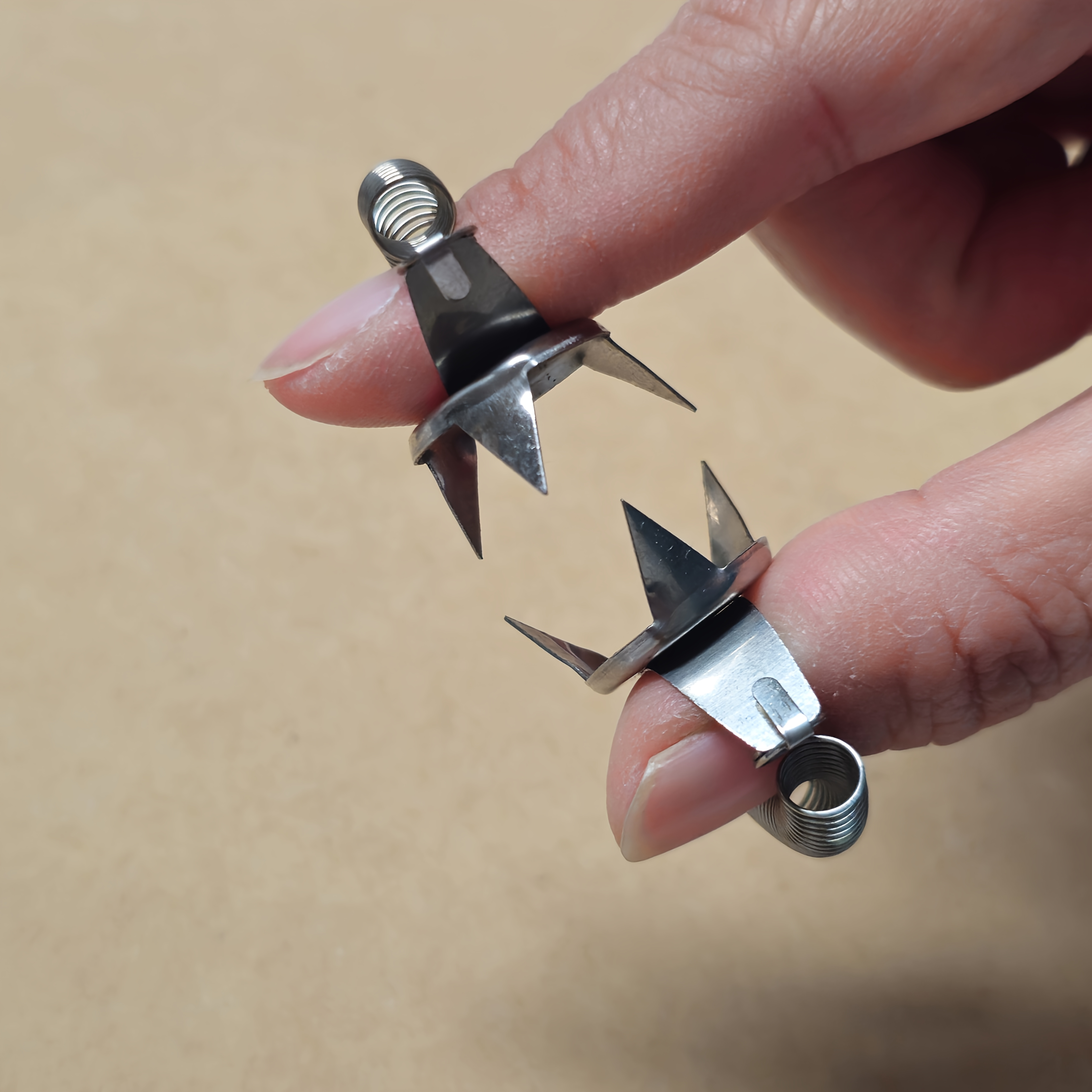Stainless Steel Pottery Tool For Glazing, Featuring A Fingertip Glaze Clip For Dipping And Applying Glaze
