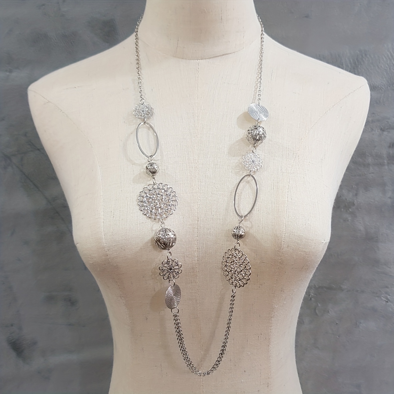 E-shop 1 stilvolle vielseitige Vintage-Langkette, durchbrochene Blumen-Perlenkette, geometrische 3D-Pulloverkette im Bohemian-Stil