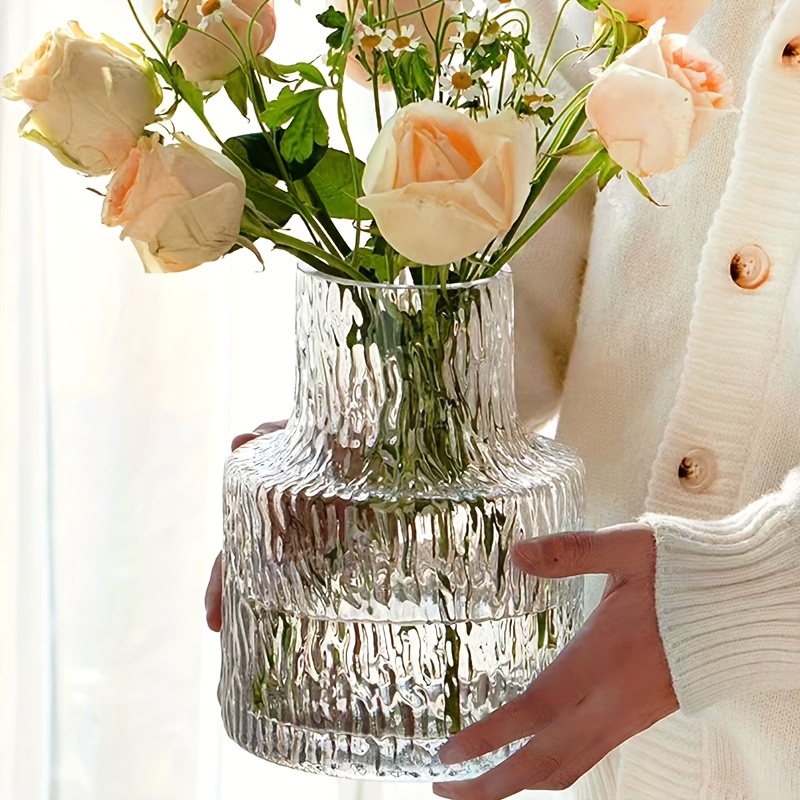 

1 Handmade Glass Vase With Artificial Roses For Decorating And Dining Table