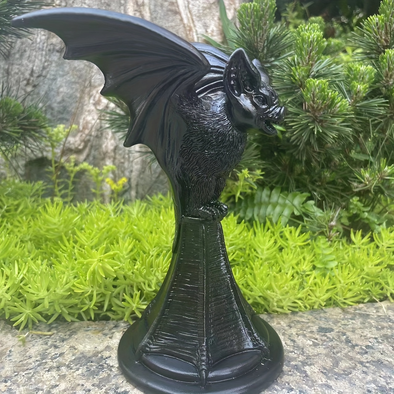 

1pc Classic Bat Statue - Resin Garden & Home Decor, Perfect For Halloween Outdoor Display