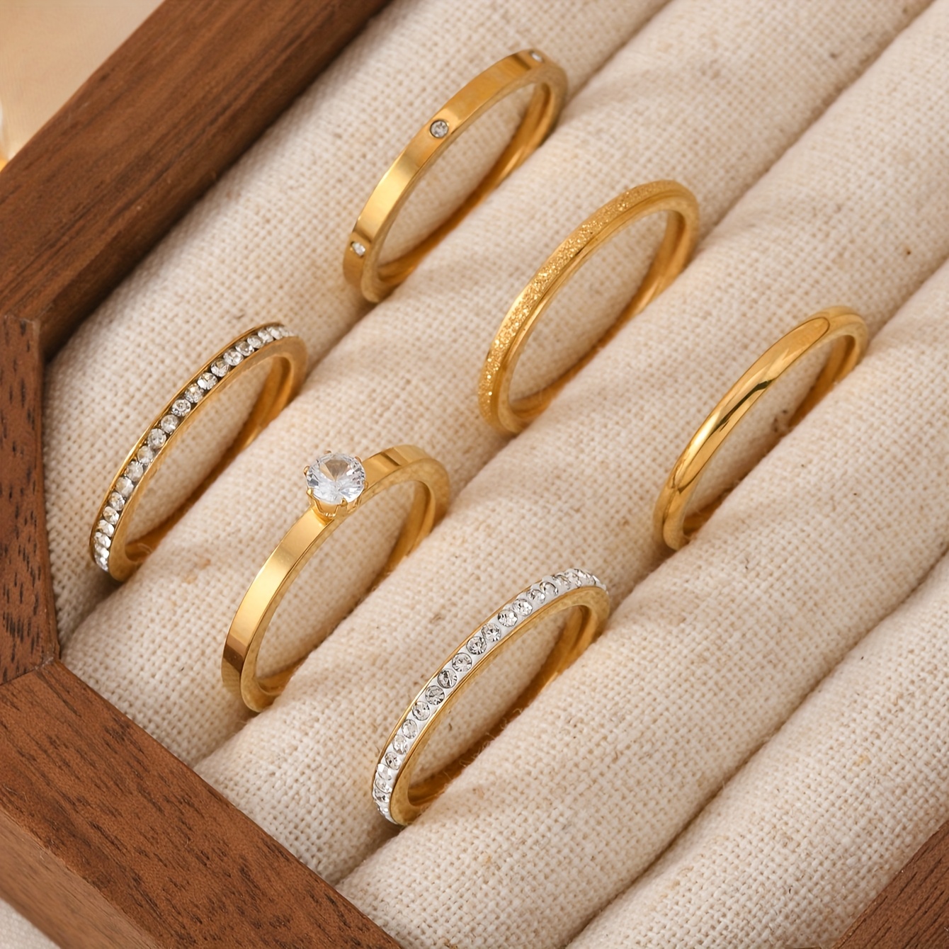 E-shop 6 Stk. modische Damenringe aus Edelstahl, einfache synthetische Strass-Eheringe, geeignet für Damenpartys, Verlobungsringe Geschenke für Frauen