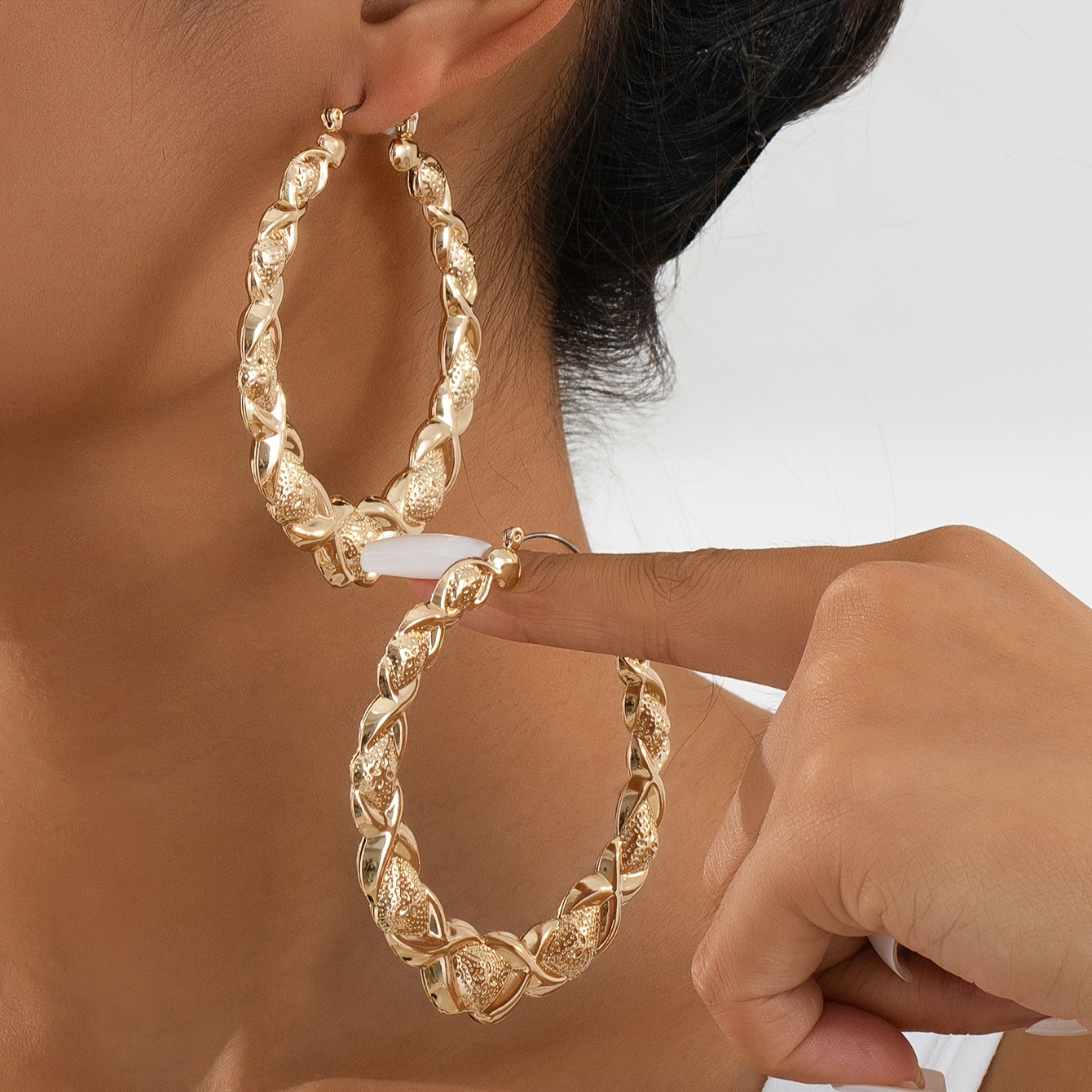 TEMU Une paire de boucles d'oreilles ovales texturées, et tendance pour femmes, parfaites pour les fêtes d'année et quotidiennes.