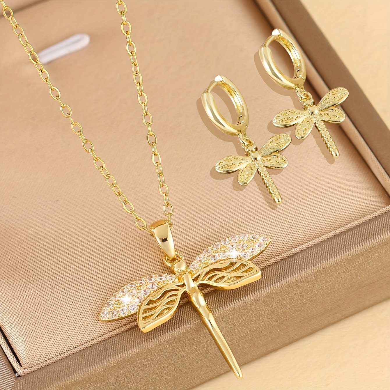 E-shop 1 Set Kupfer-eingelegte Zirkonia Retro Temperament Libelle Anhänger Halskette Ohrring Set Mode Süß Damen Insekt Ohr Schmuck Dating Geschenk