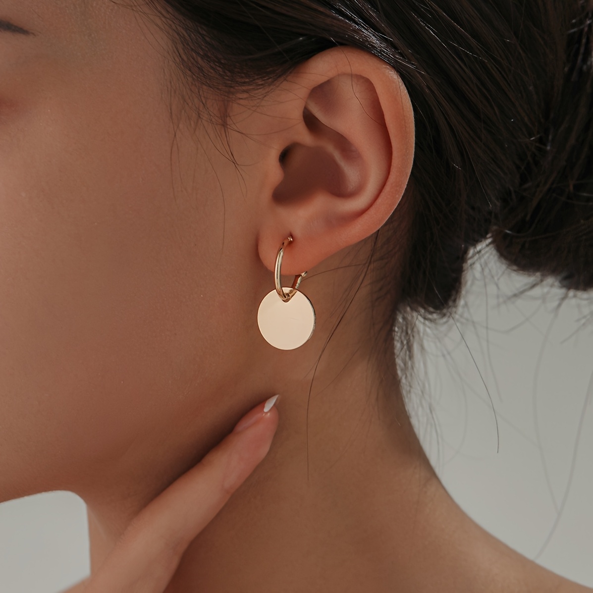 Image of 1 Pair Of And Round Sequin Women's Stud Earrings, Suitable For Daily Commuting And Versatile Wear