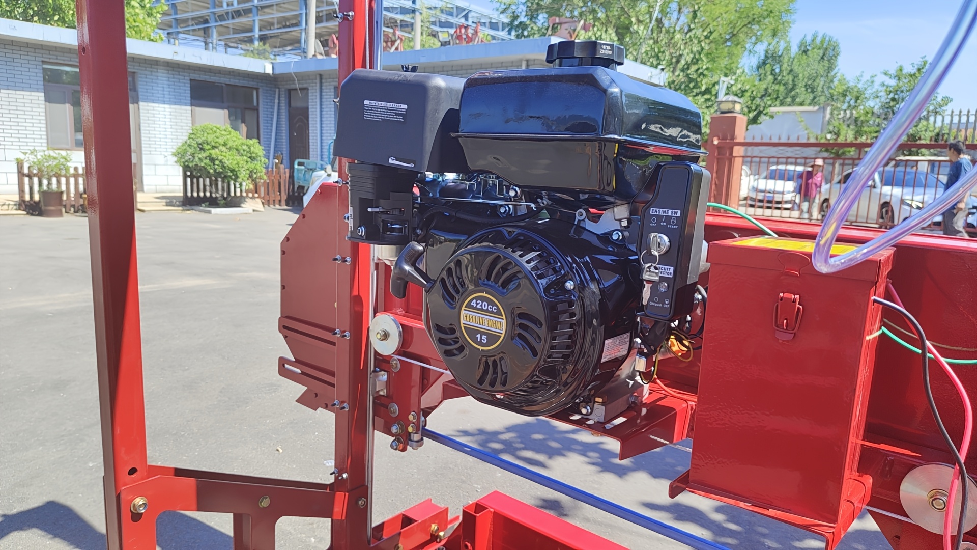 32in portable   420cc gas engines with   band saw Product details 2