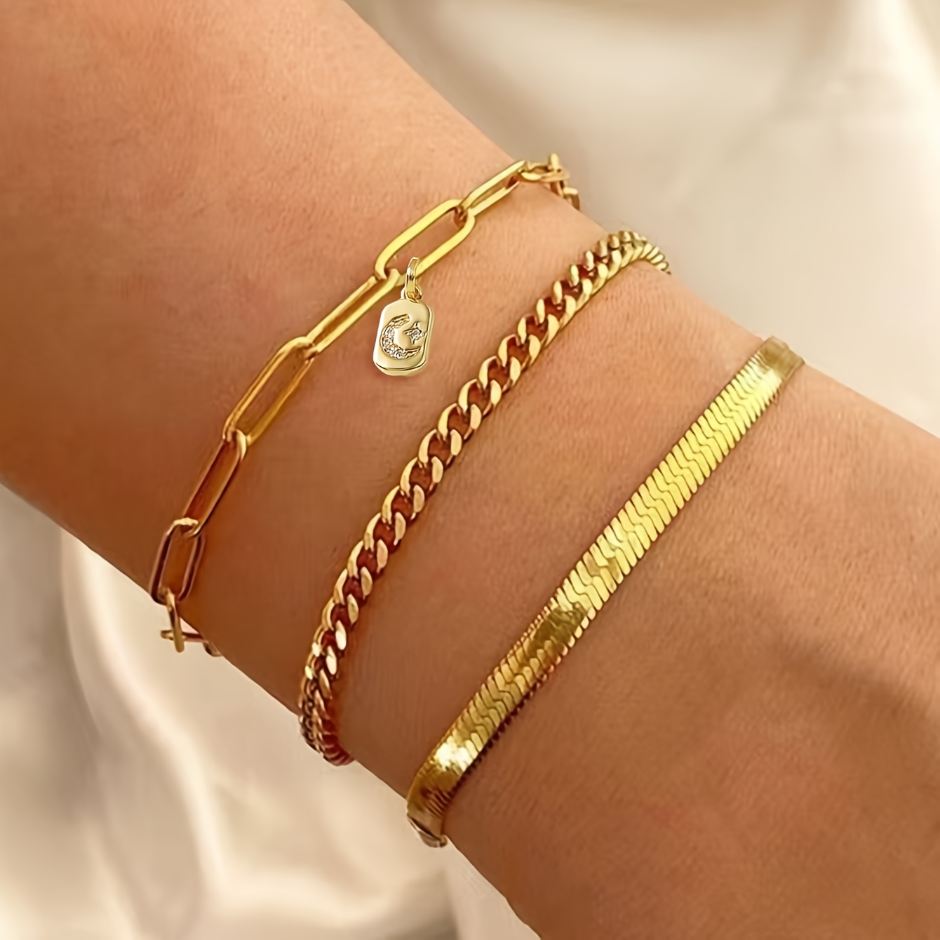 Women's Elegant Moon Inlaid Zirconia Bracelet, Versatile Wear