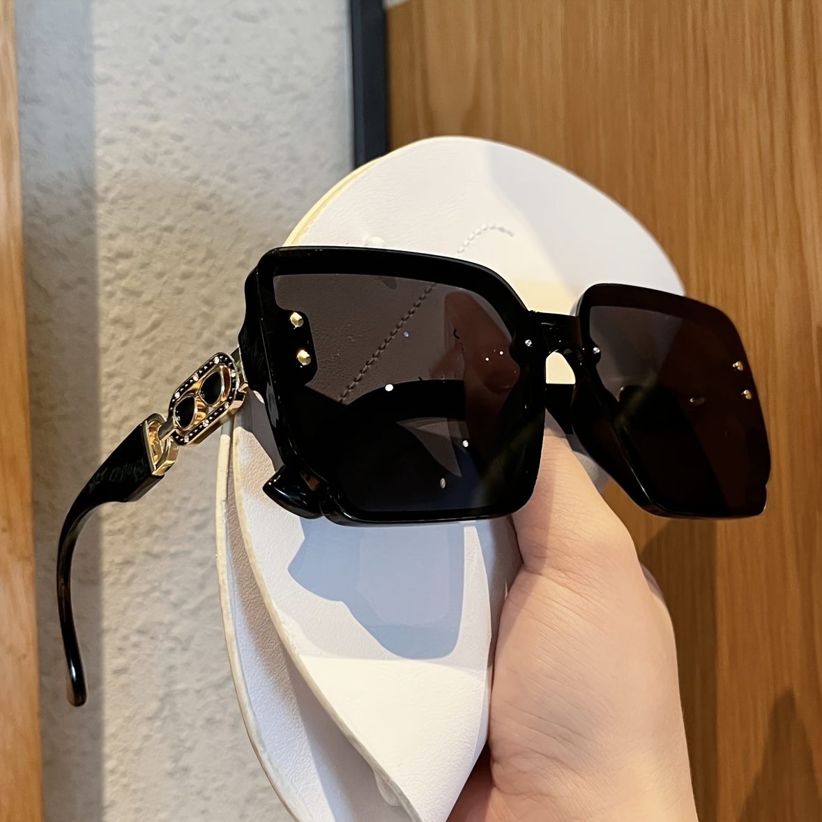 Women's Large Box Frame Glasses - Light Blocking & Non-prescription Eyewear, Large Round Frame For Wear, Parties, Photos | Luxury Accessory For All Face Shapes | (no Needed)