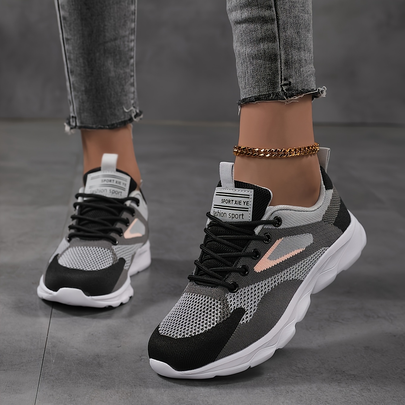 Ladies' Running Shoes With Lightweight, Stylish, Soft, Breathable, Non-slip Soles For Jogging.