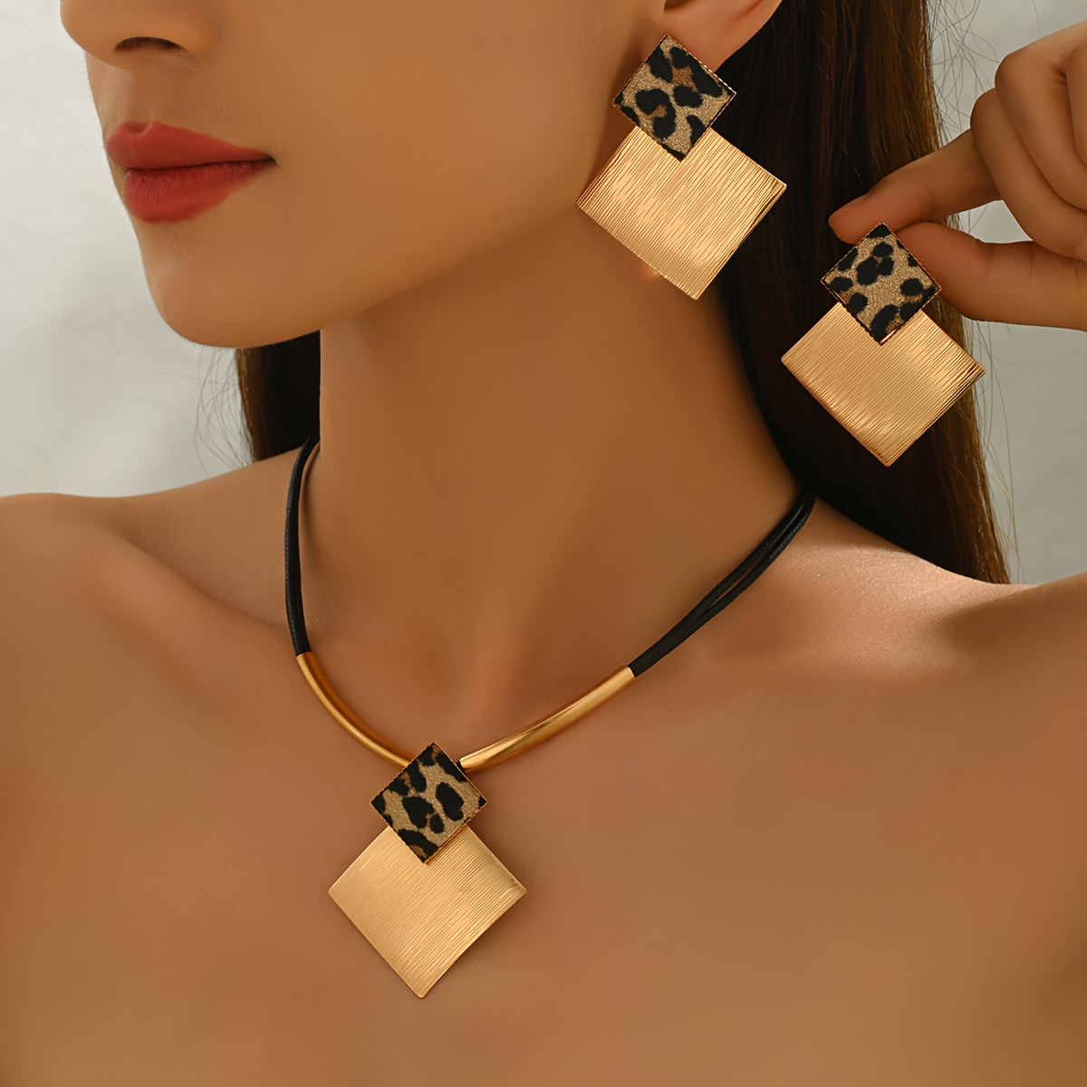 E-shop 1 Paar Damenohrringe und Damen Halskette Damen Schmuck Set Mode Easy Style Temperament Elegant Leopardenmuster Geometrisches Quadrat Patchwork