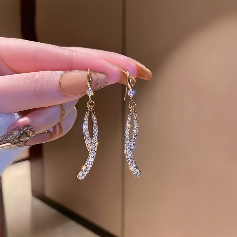 TEMU 【商品名】ラインストーン、キラキラ輝くルが特徴の、なクロスフィッシュテールデザインのピアス。結婚式にも普段使いに最適。銀色合金製で、ブライダルジュエリーにも最適。