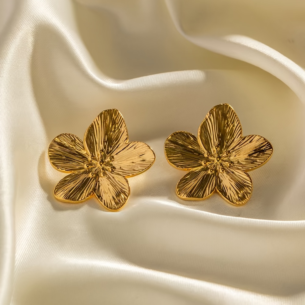 A Pair Of Earrings Made Of Retro Golden Alloy From Europe And America