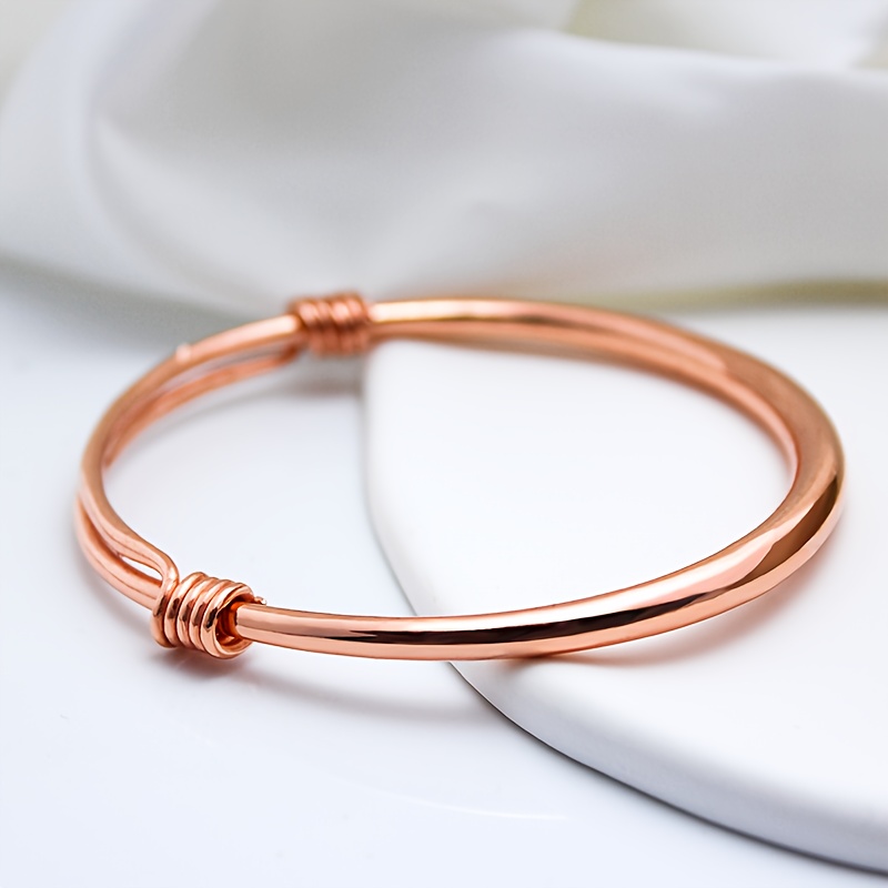 

A Stylish And Minimalist Purple Copper Bracelet For Women, Adjustable And Wear Or As A Gift For Birthdays, Christmas, And New Year.