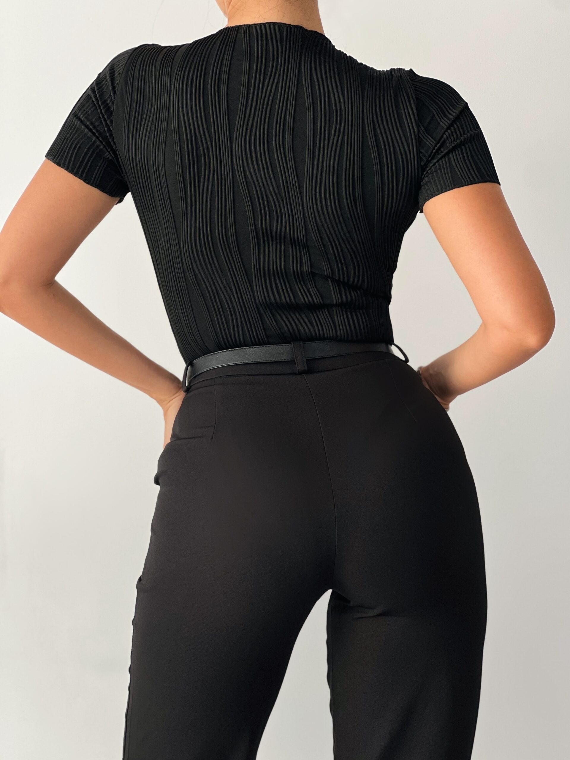 Directional Women'S Solid Color Round Neck Vertical Ribbed White Short Sleeve T-Shirt