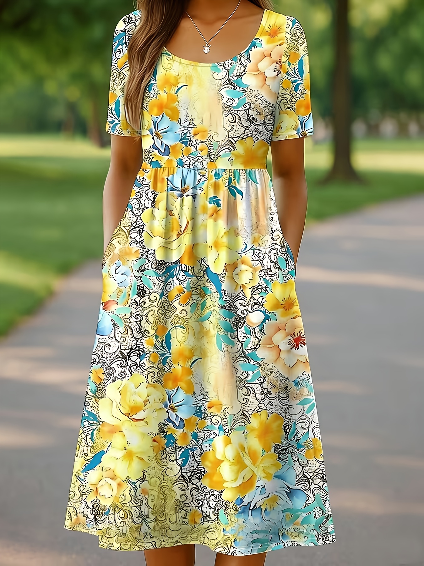 kleid in übergröße für damen, elegantes kleid mit blumendruck, kurzarm, rundhalsausschnitt  , lockere passform für den sommer, weicher stoff mit mittlerem stretchanteil