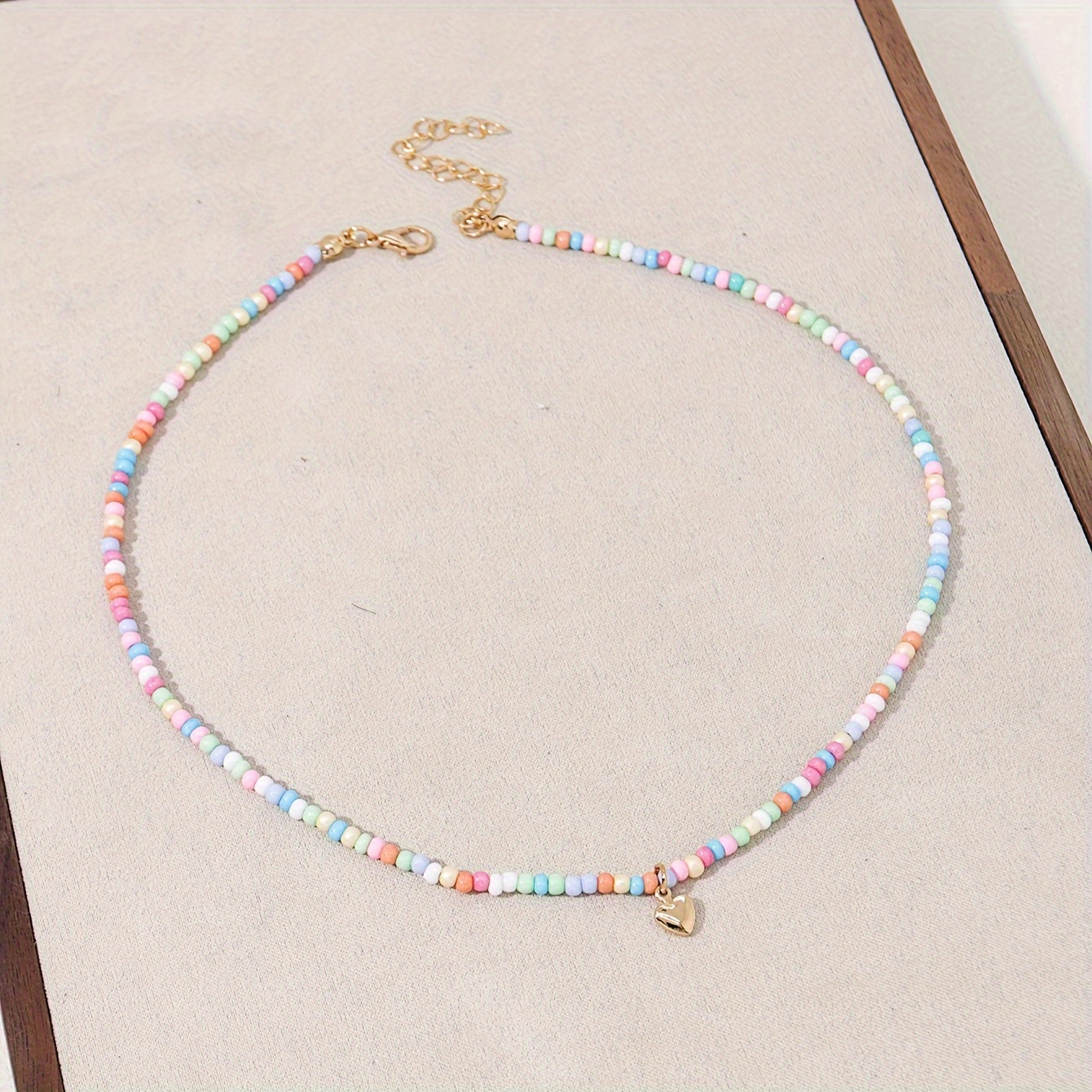 E-shop Handgefertigte Halskette mit Perlenanhänger und Herzanhänger im Boho-Stil, für Musikfestivals und als Accessoire für den Urlaub, vielseitiger