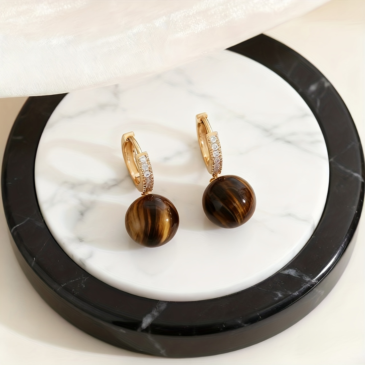 TEMU Un par de aretes colgantes vintage y elegantes con cuentas redondas de , combinados con cierres de oreja de circonita sintética, que exudan una