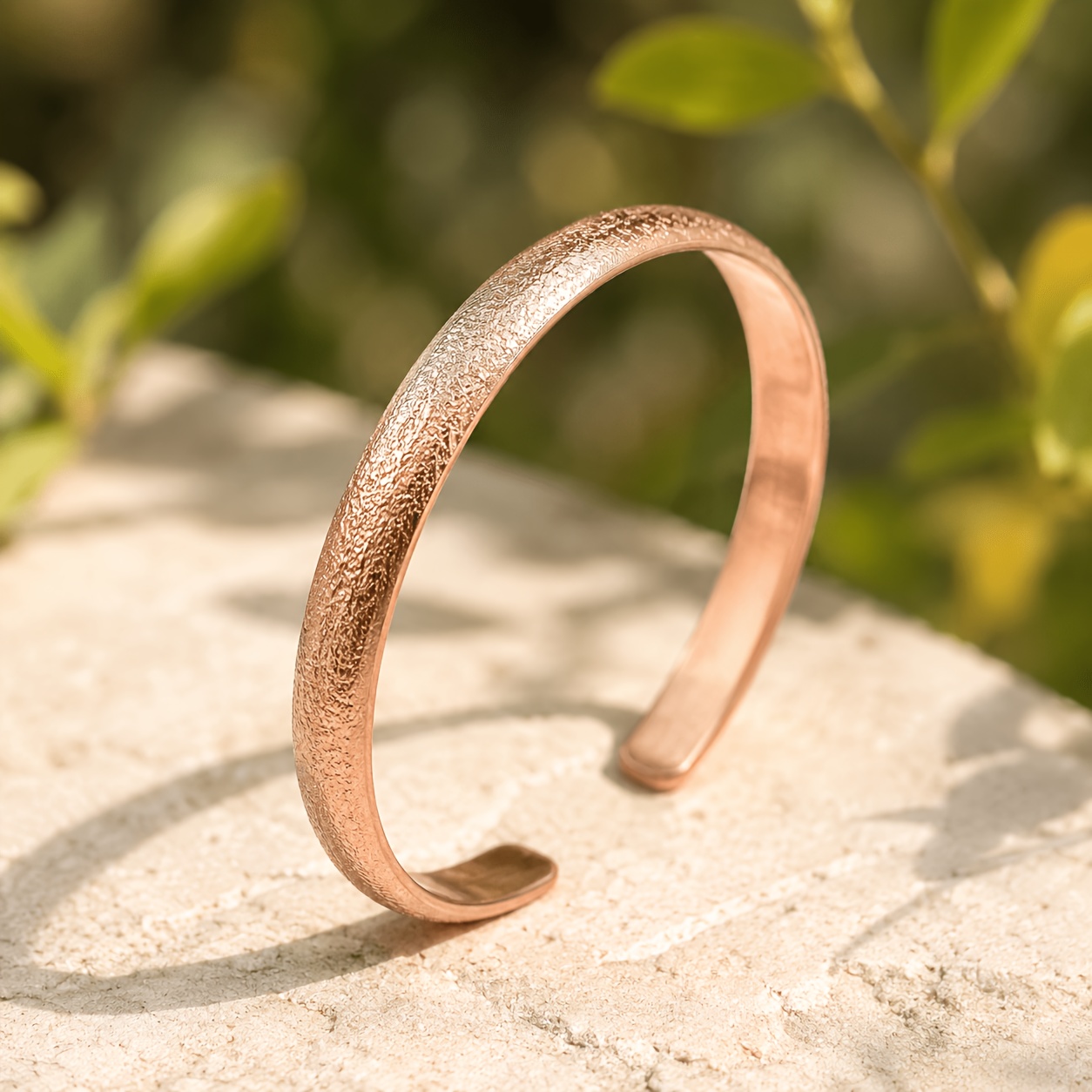 TEMU Pulsera de abierto ajustable de cobre martillado a para mujer, joyería de uso diario versátil y de moda, gran regalo de para novia