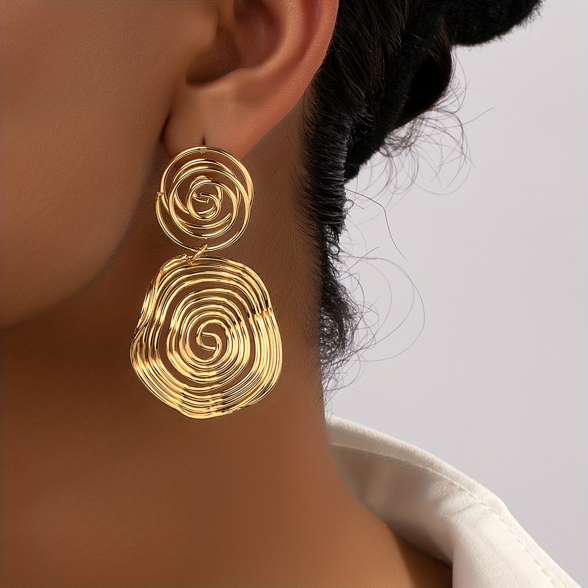 

Vintage Golden Spiral Pattern Dangle Earrings Simple Punk Style Iron Jewelry Creative Female Ear Ornaments