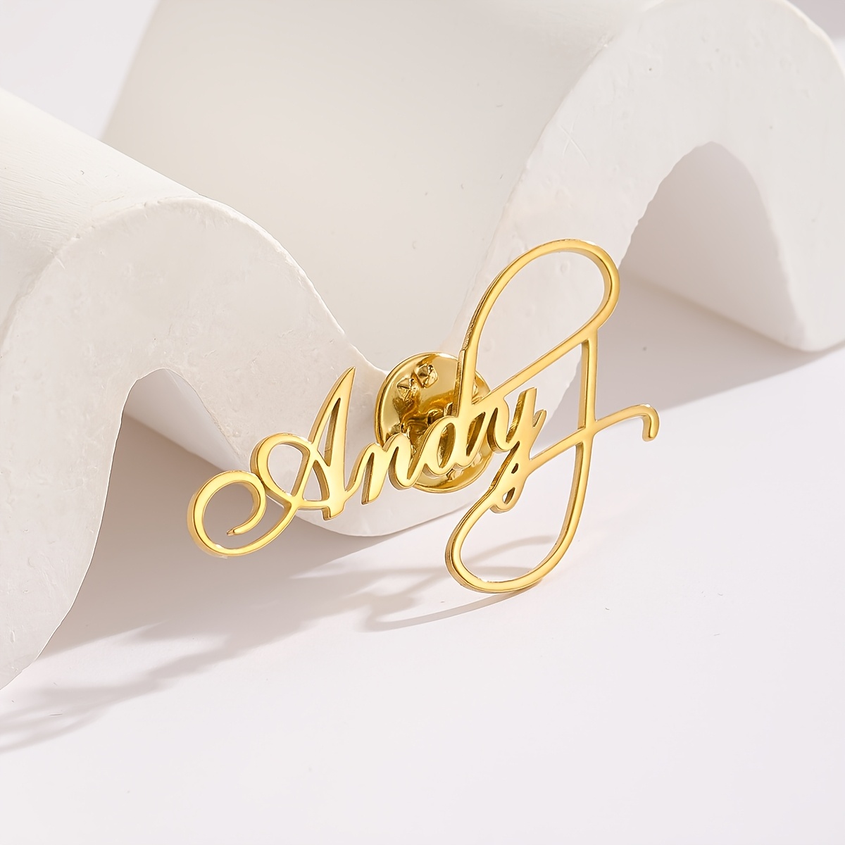 E-shop Personalisierte "" Anstecknadel – Eleganter Edelstahl mit blauem Synthetischem , Hohle Buchstaben-Brosche, Ideales Geschenk für Männer und
