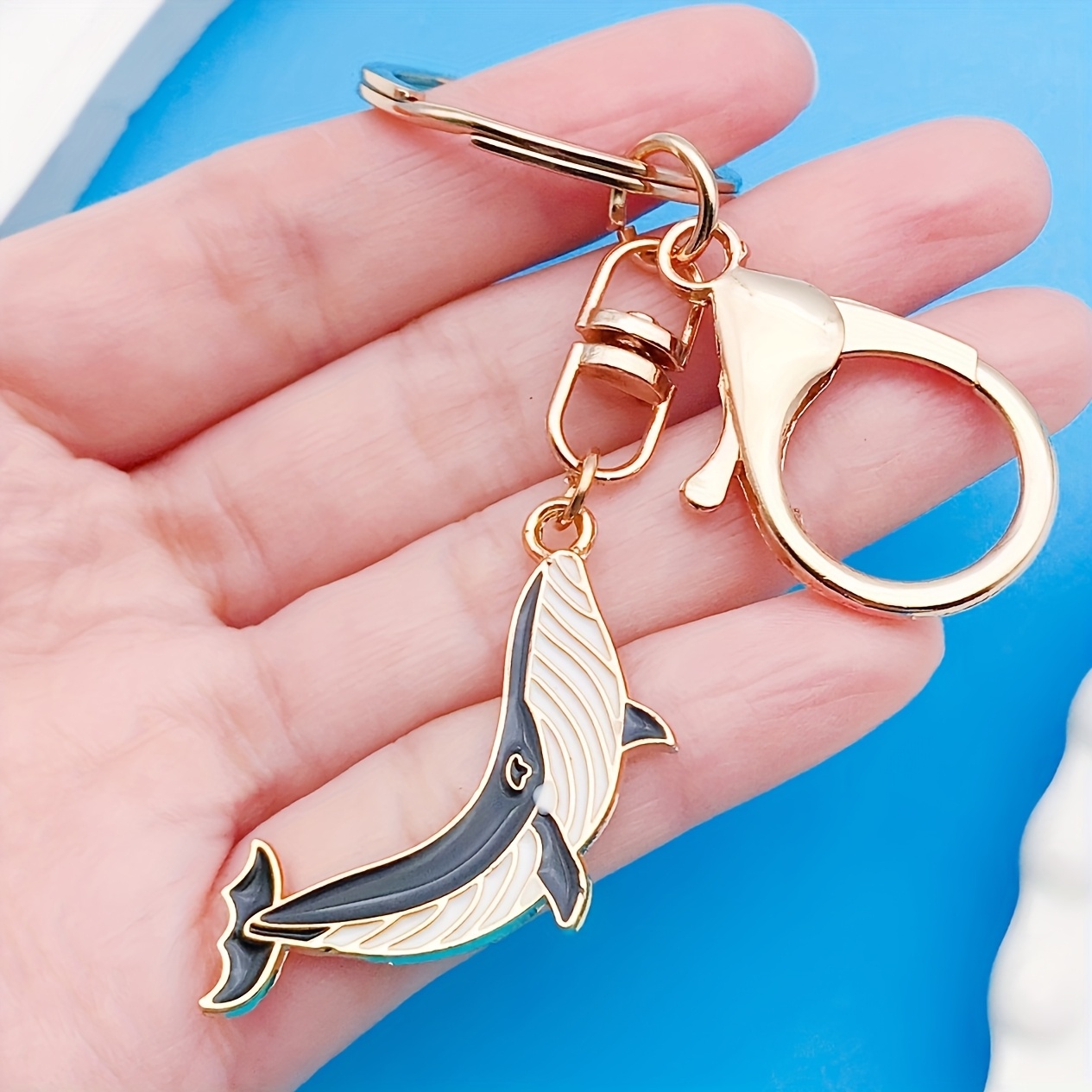 Elegant Whale Keychain In Alloy With Black Drip Oil Design - Stylish Accessory For Backpacks, Wallets, And Laptop Bags - Ideal Holiday Gift